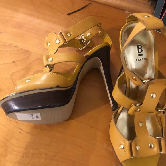 Heels - Picture 3 of 3